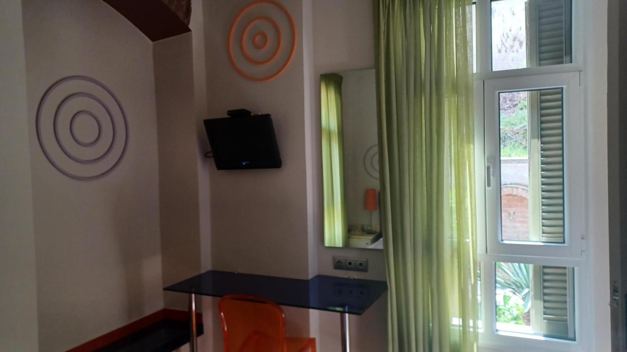 Room "Frog" In A Neoclasical House كاستوريا المظهر الخارجي الصورة